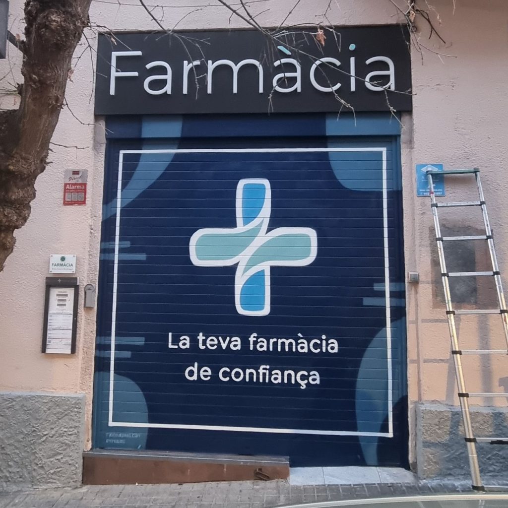 graffiti persiana farmacia rotulo
